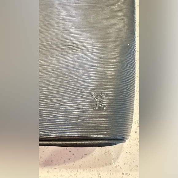 Louis Vuitton Epi nactangle purse in Black! EUC - Picture 7 of 10